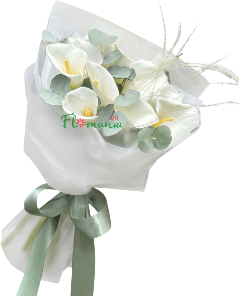 Букет «Шепот атласа» из белых калл с эвкалиптом